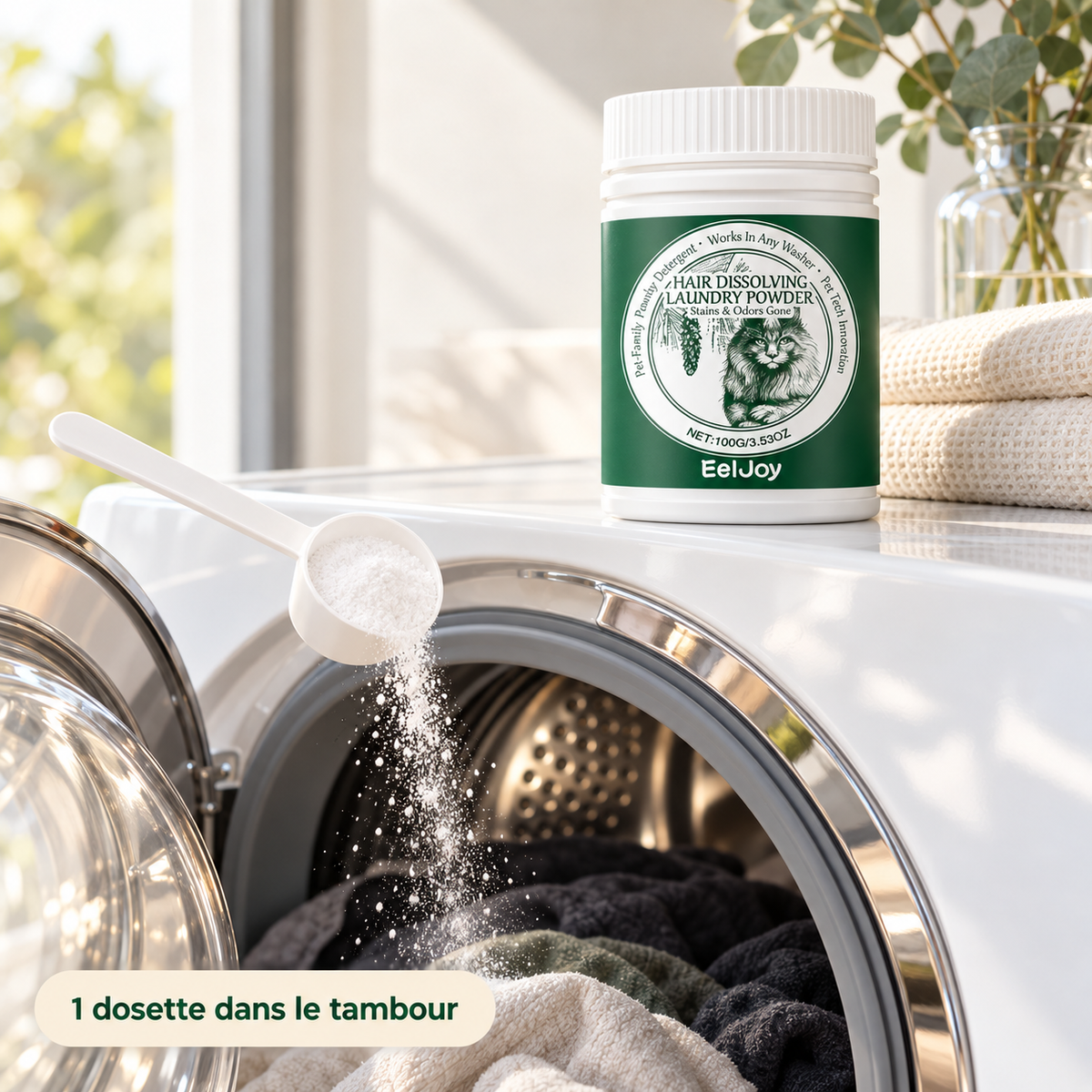 Dosette de poudre FurClean versée dans le tambour de la machine à laver